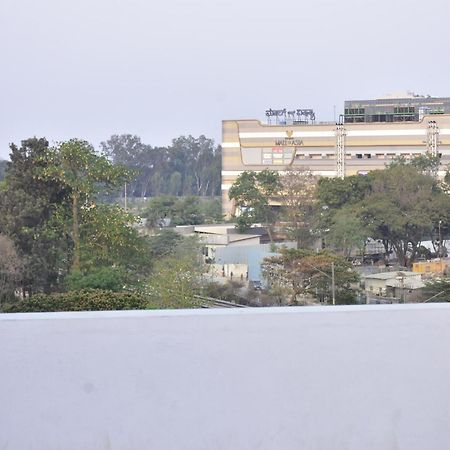 Hotel Sunroof Suites บังกาลอร์ ภายนอก รูปภาพ